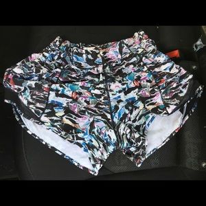 Lululemon size 10 Hotty hot shorts